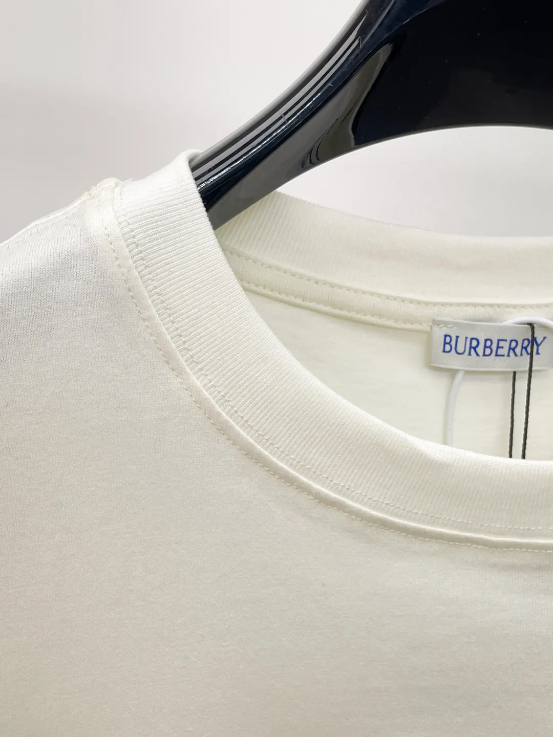 Burberry Embroidery Short Sleeve T-Shirt Casual Versatile Style Image 4 Burberry Embroidery Short Sleeve T-Shirt Casual Versatile Style Image 4