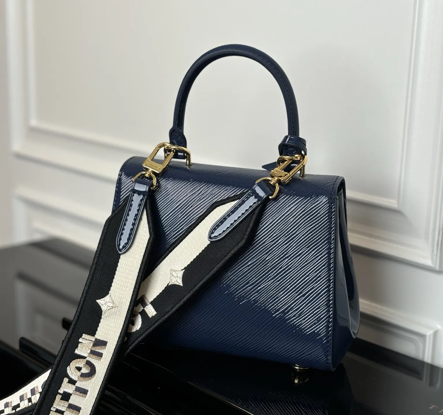 LV blue, handbag Image 2 LV blue, handbag Image 2