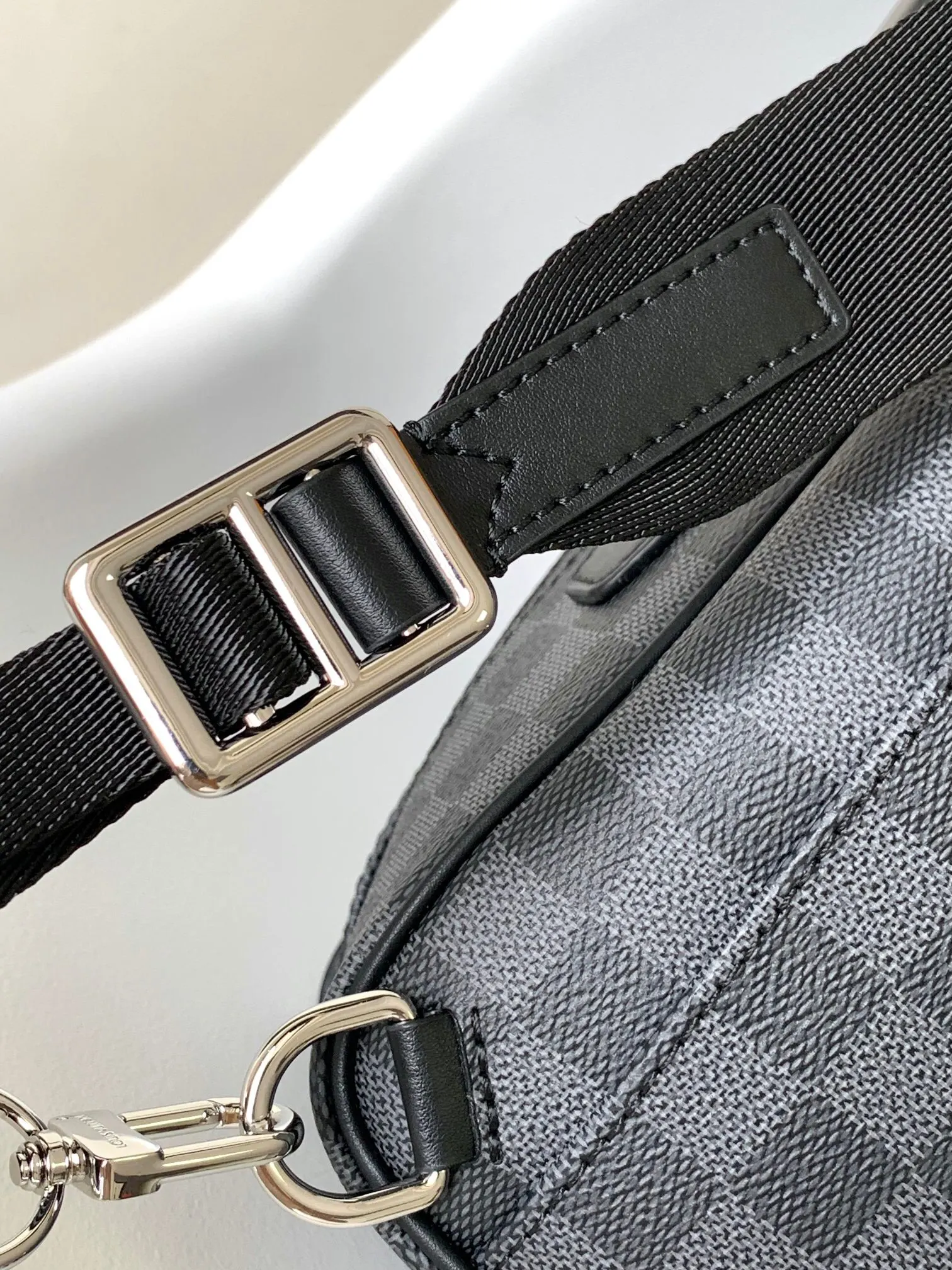 帆布 由坚韧 Damier Graphite 帆布制成 雙肩包 实用雙肩款
