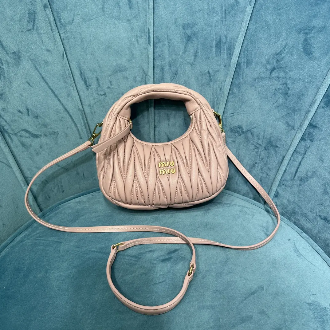 Miu 羊皮 斜挎包 轻便斜挎款