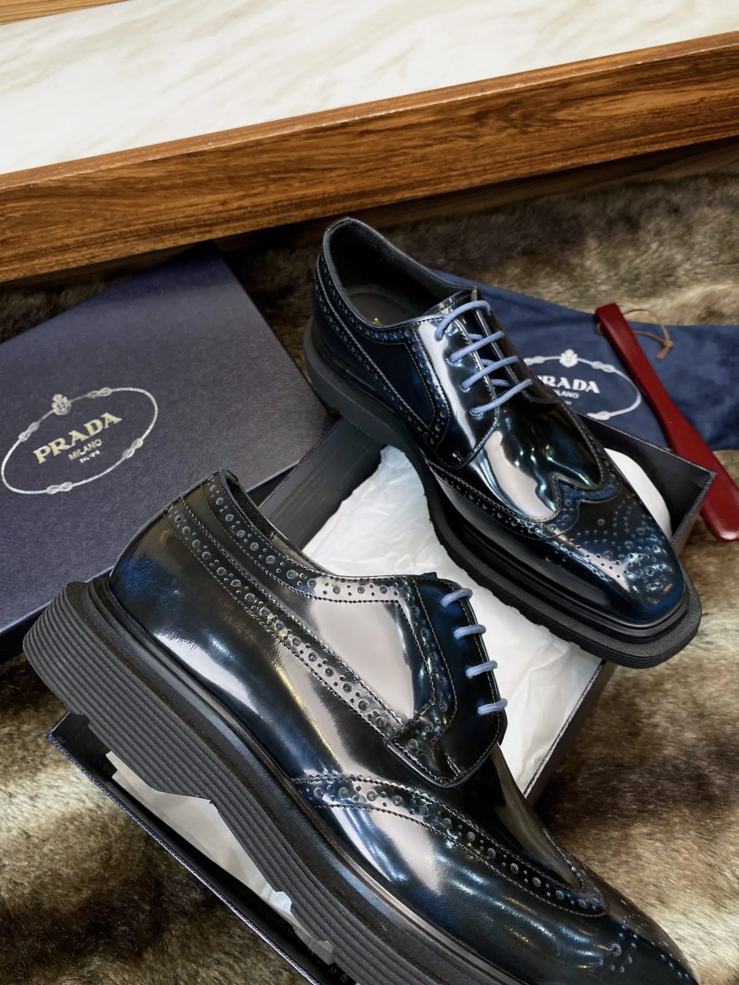 Prada 牛皮 休闲鞋 舒适