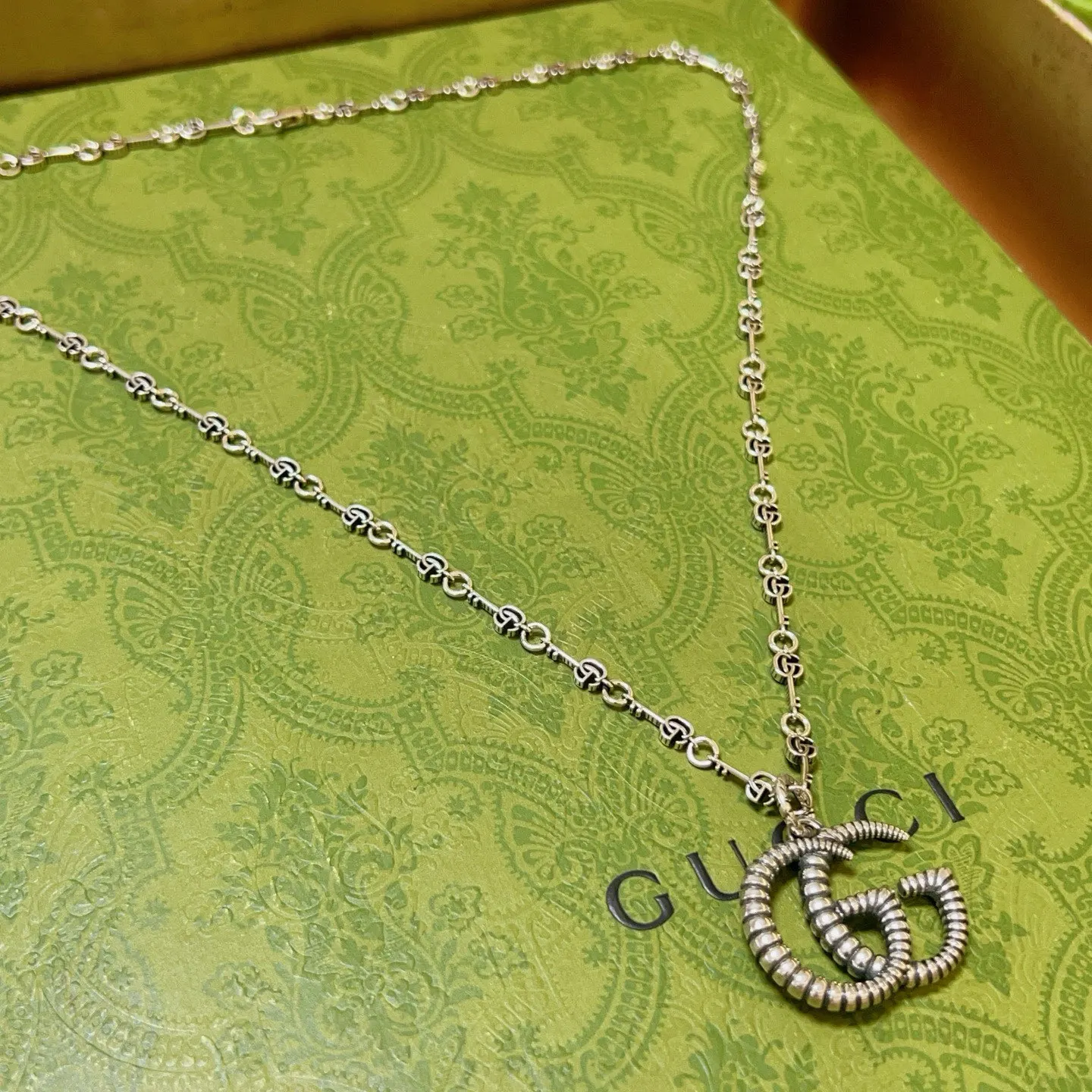 Gucci Chain Bag Shoulder and Crossbody Wear Image 2 Gucci Chain Bag Shoulder and Crossbody Wear Image 2