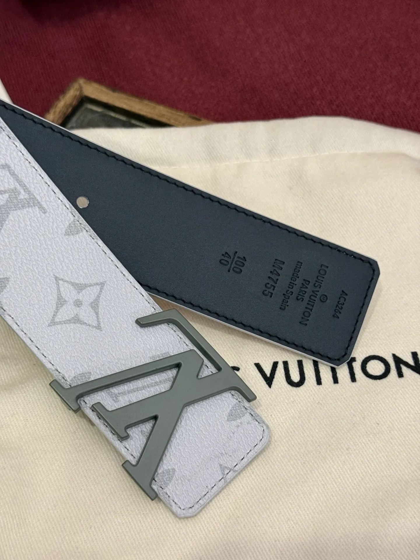 LV green, double-sided belt, business casual model Image 3 LV green, double-sided belt, business casual model Image 3