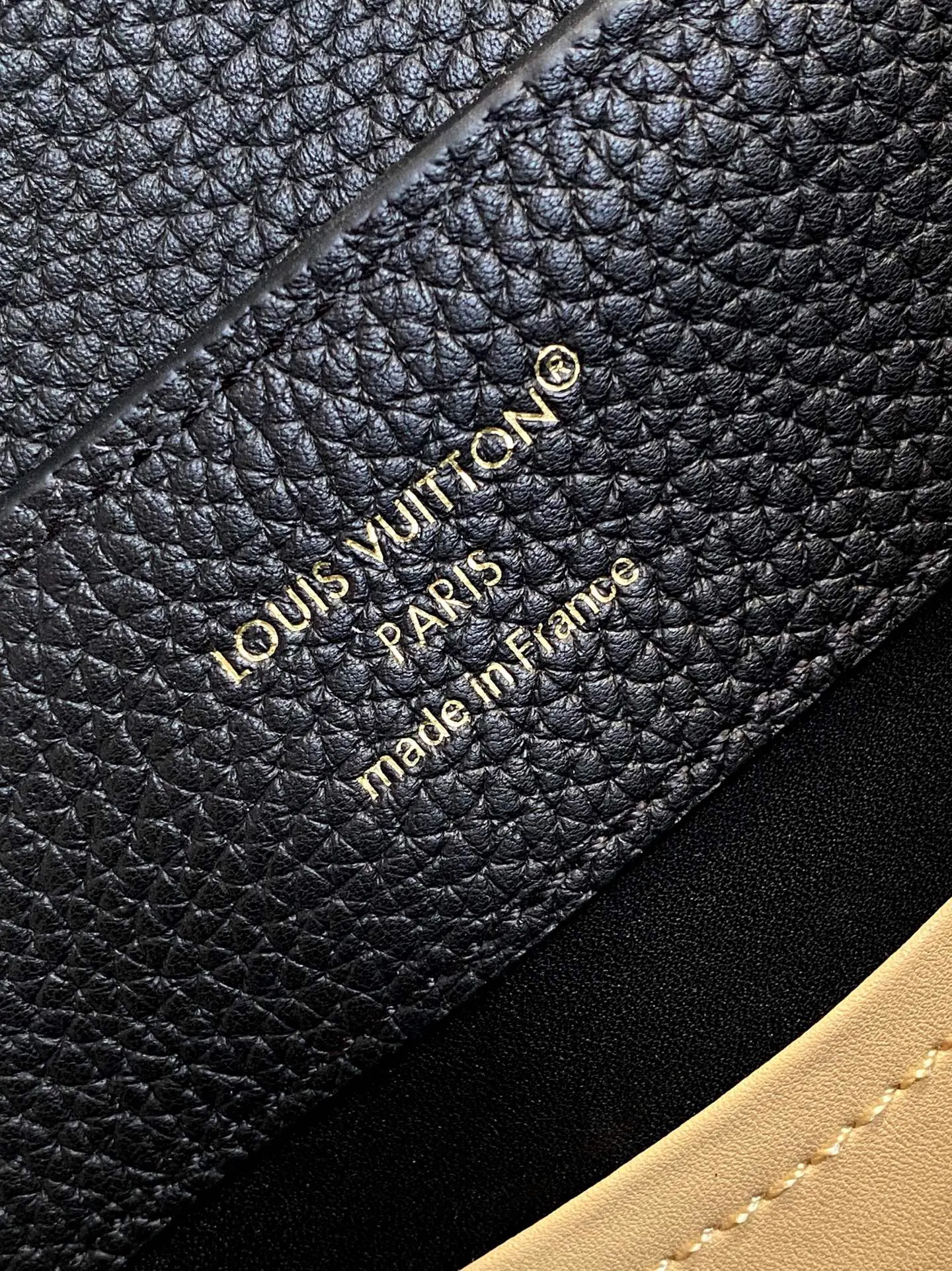 Capucines 黑色 白色 牛皮 斜背包 輕便斜挎款