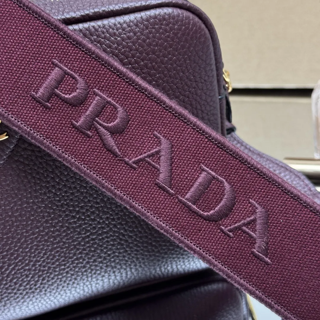Prada 牛皮 字母 Logo 雙肩背包 輕便实用