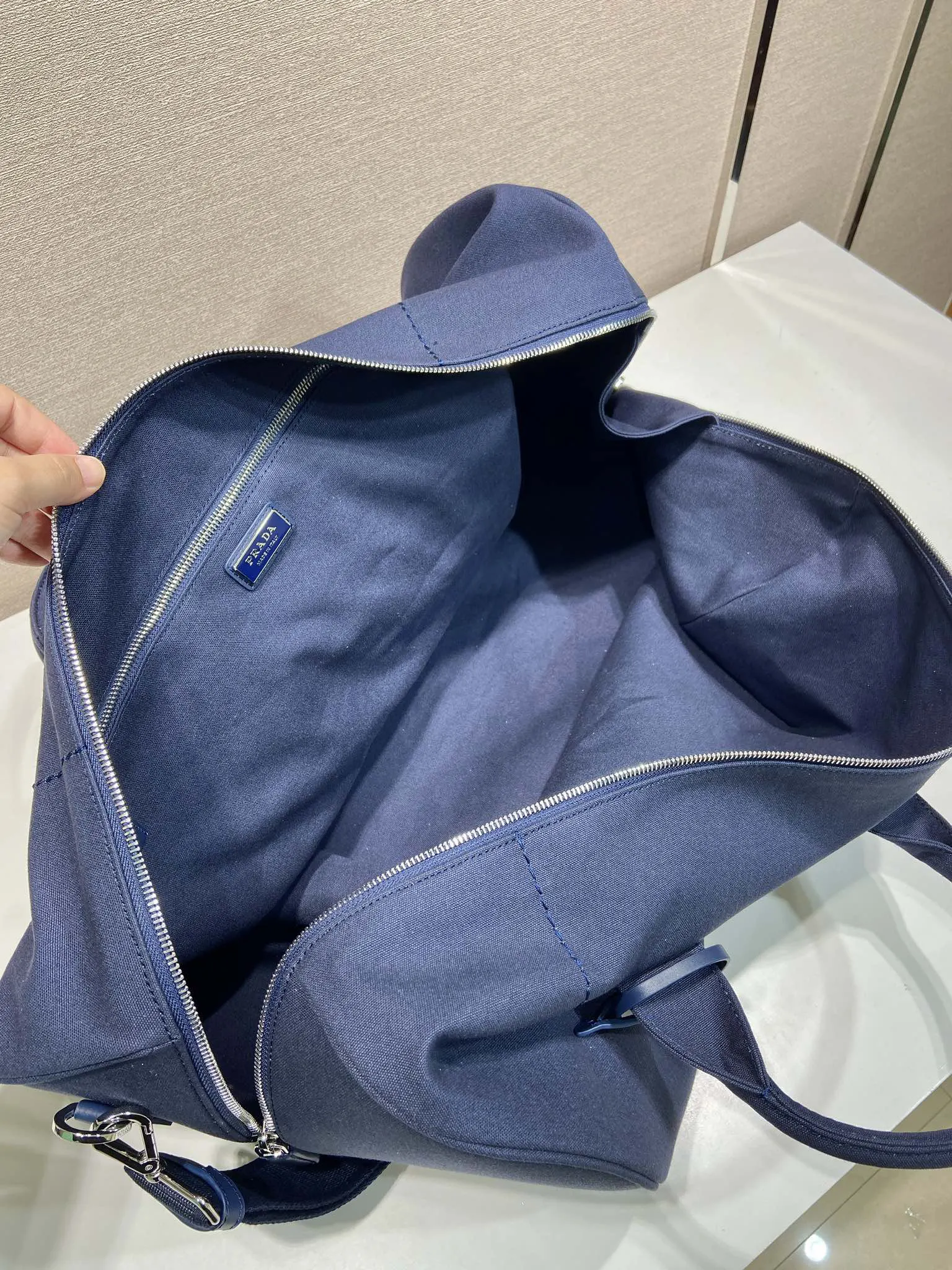 帆布 空间宽敞 成就百搭风格 搭 可拆卸肩带 同色刺繡徽标 旅行袋 大容量旅行款(數字9) 帆布 空间宽敞 成就百搭风格 搭 可拆卸肩带 同色刺繡徽标 旅行袋 大容量旅行款(數字9)