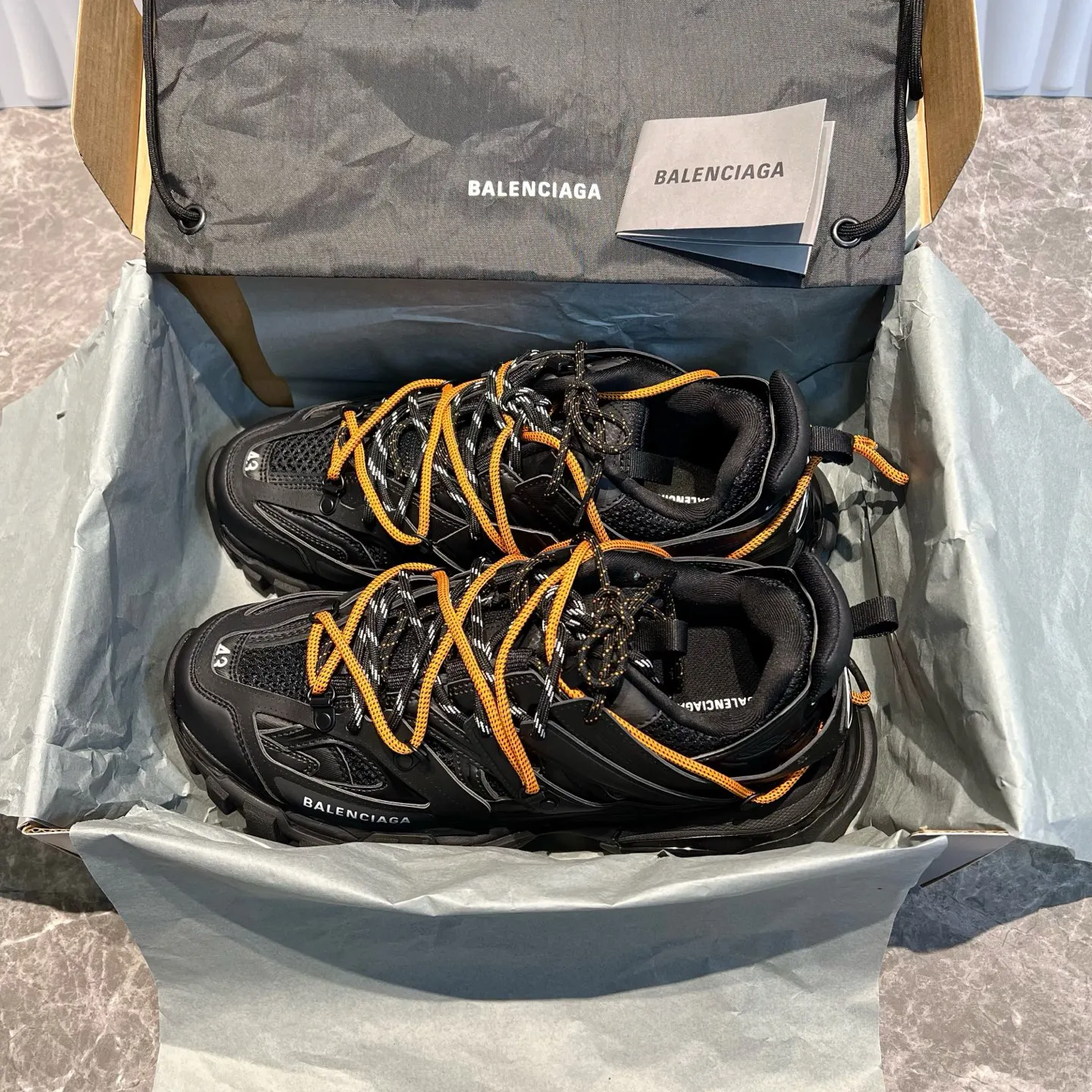 Balenciaga 單肩包 日常搭配