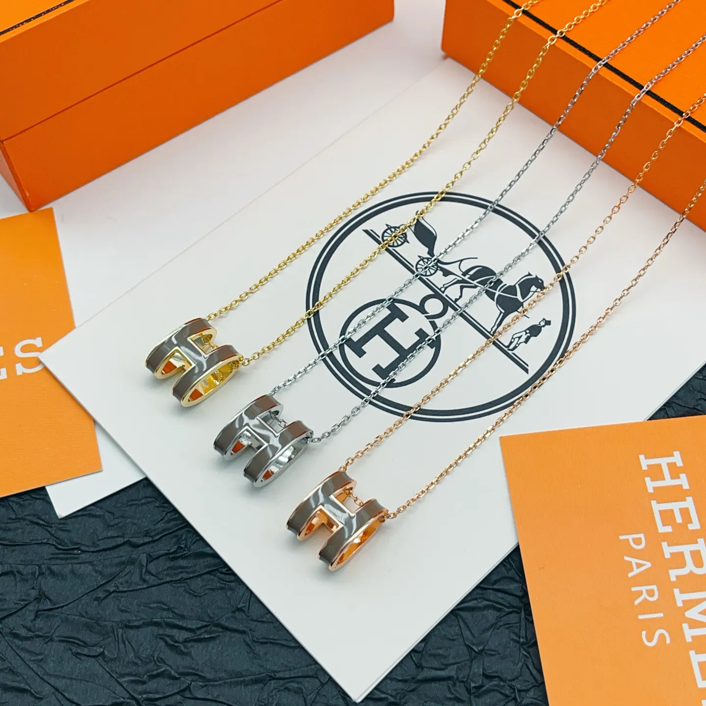 Hermès 金色 首饰 精致配飾 項鏈(數字9) Hermès 金色 首饰 精致配飾 項鏈(數字9)