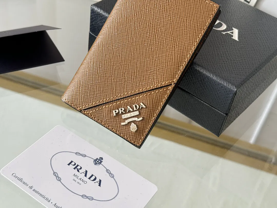 Prada 十字纹牛皮 錢包 实用卡夹