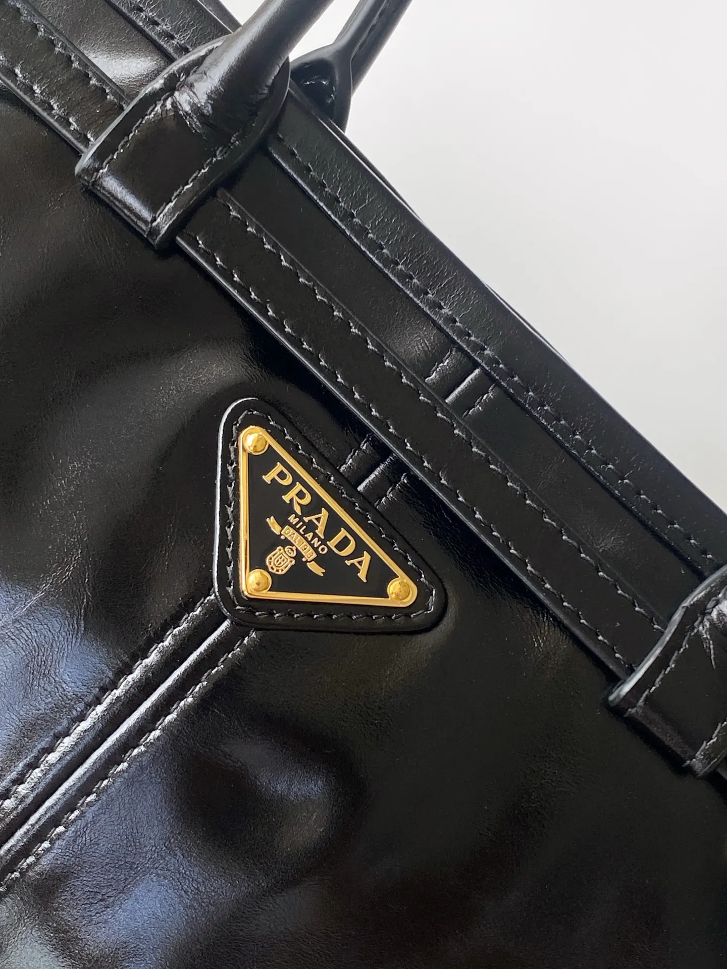 Prada 1BA426 斜挎包