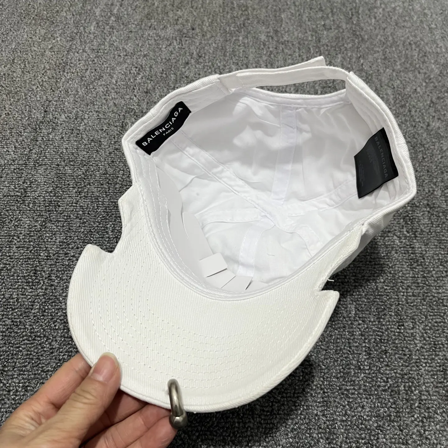 Balenciaga 棒球帽 精致搭配