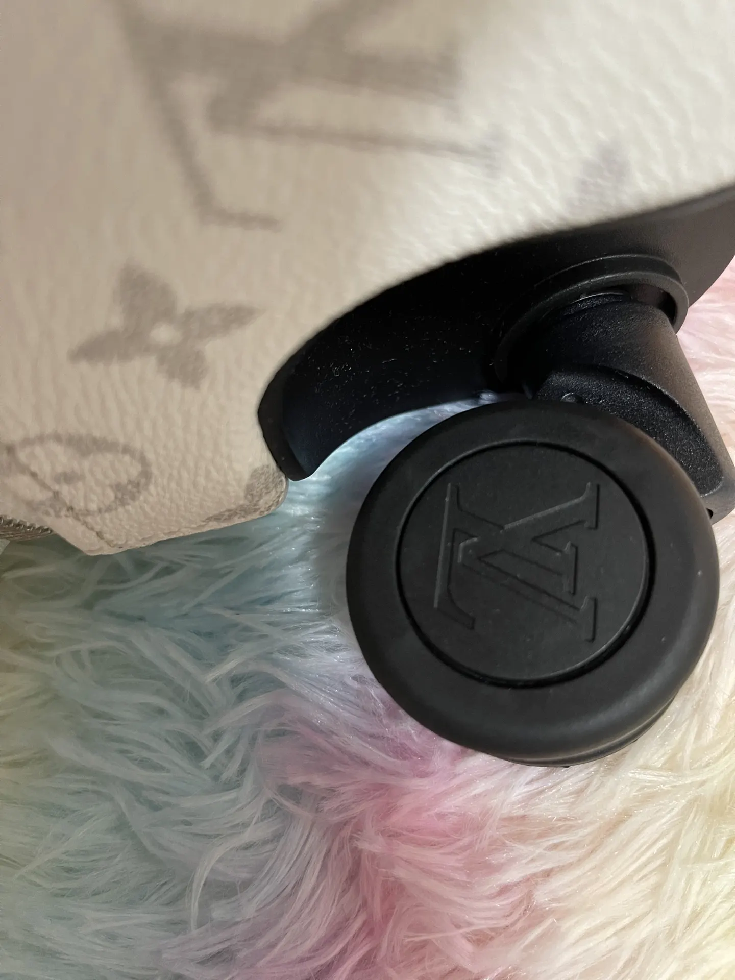 LV 銀色 帆布 工业設計行业翘楚 Marc Newson 为 行李箱 旅行拉杆款 輕便出行款