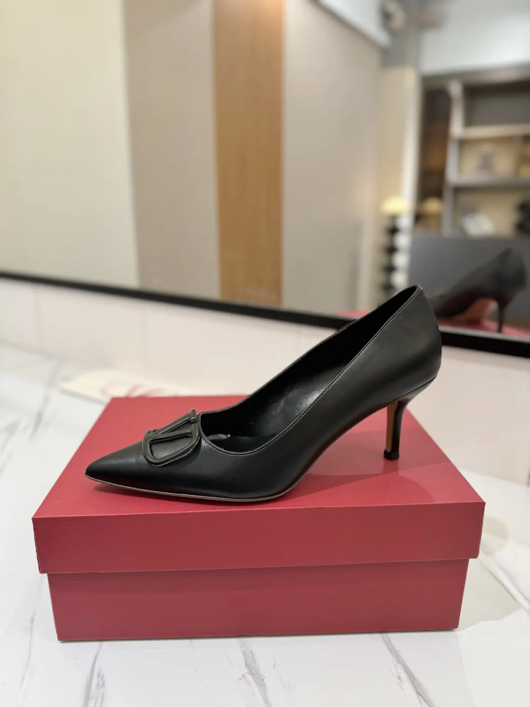 Valentino 金色 平底鞋 通勤约会款