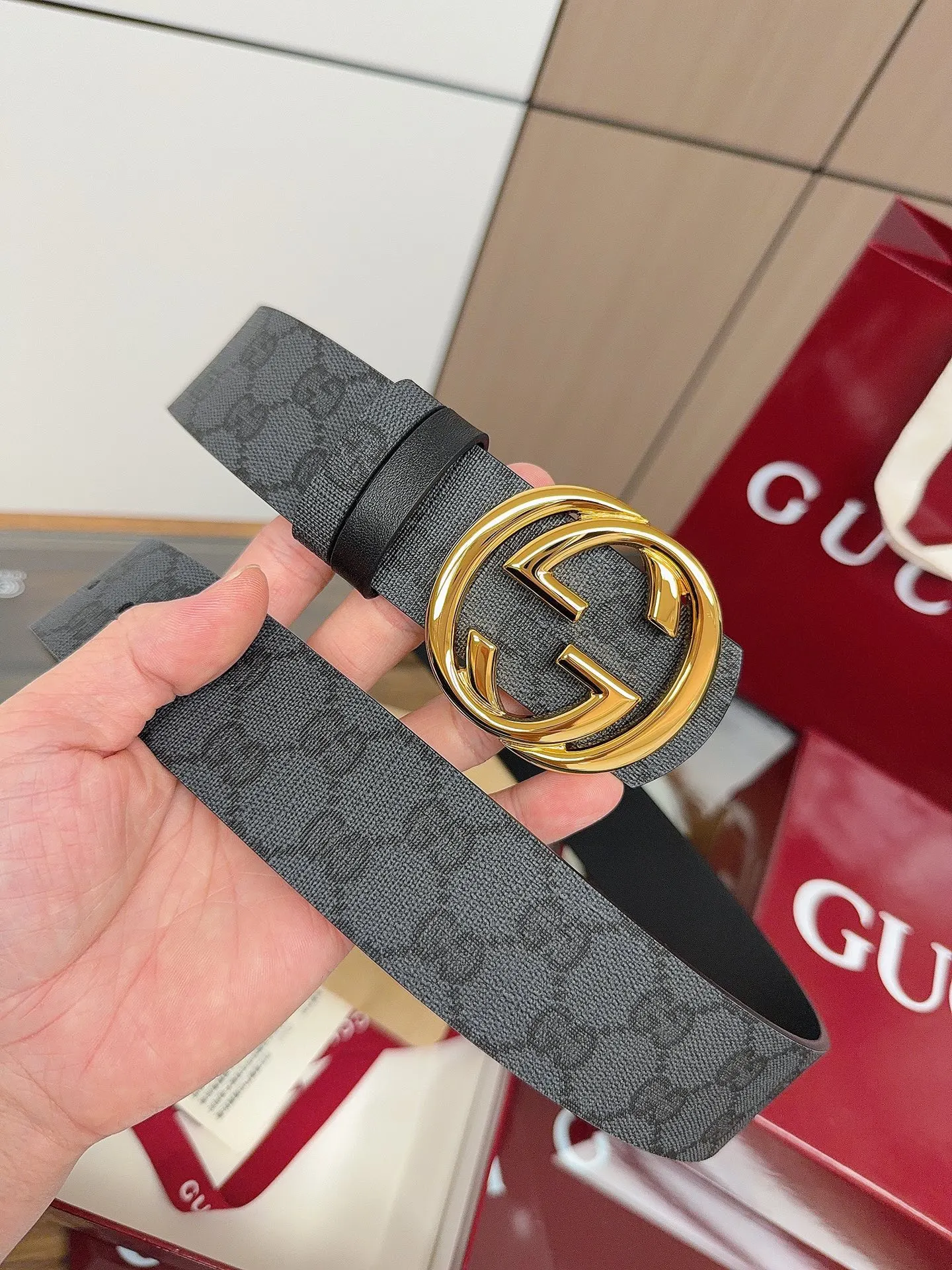 Gucci 双G扣牛皮腰带