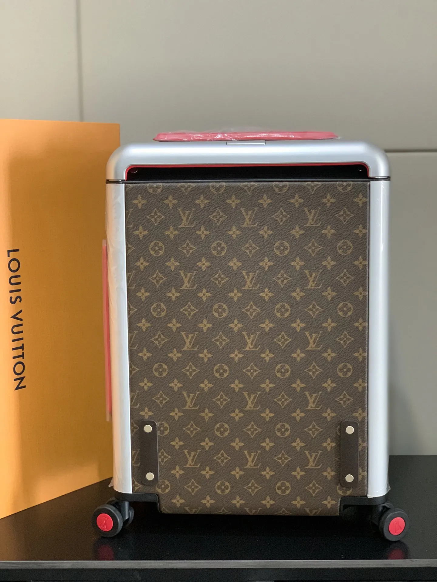 灰色 银色 拉杆真皮包裹 行李箱 旅行拉杆款 轻便出行款