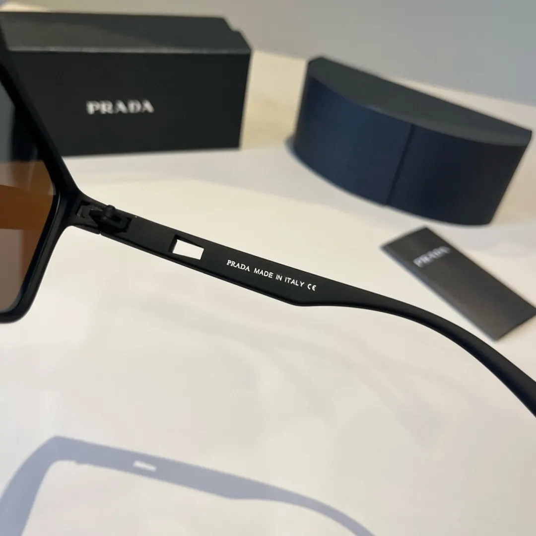 PRADA 太阳眼镜 时尚遮阳款