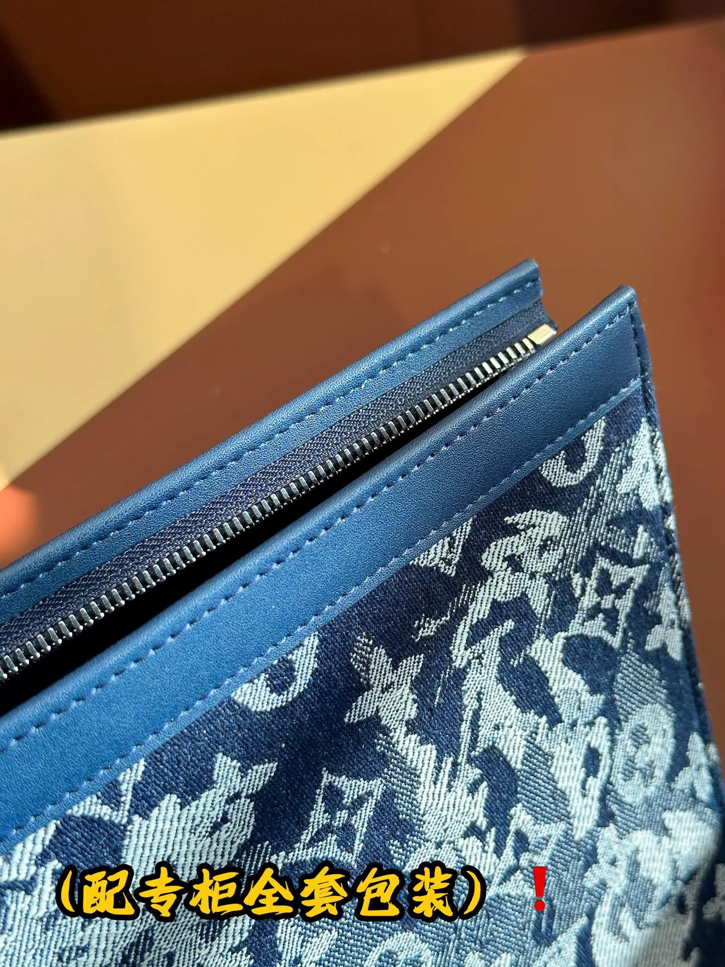 帆布 拉链开合稳妥保护其中物品 手拿包 精致手拿款