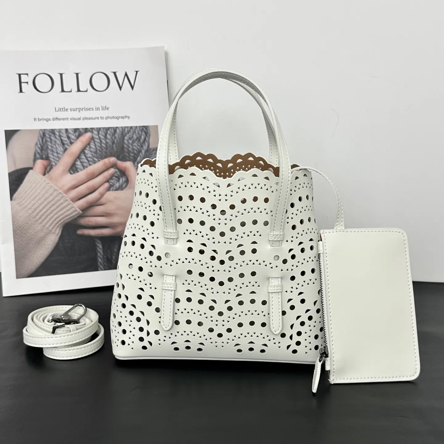 白色 牛皮 ALAÏA 中号 白色 波浪图案 ALAIA 托特包 大容量托特款