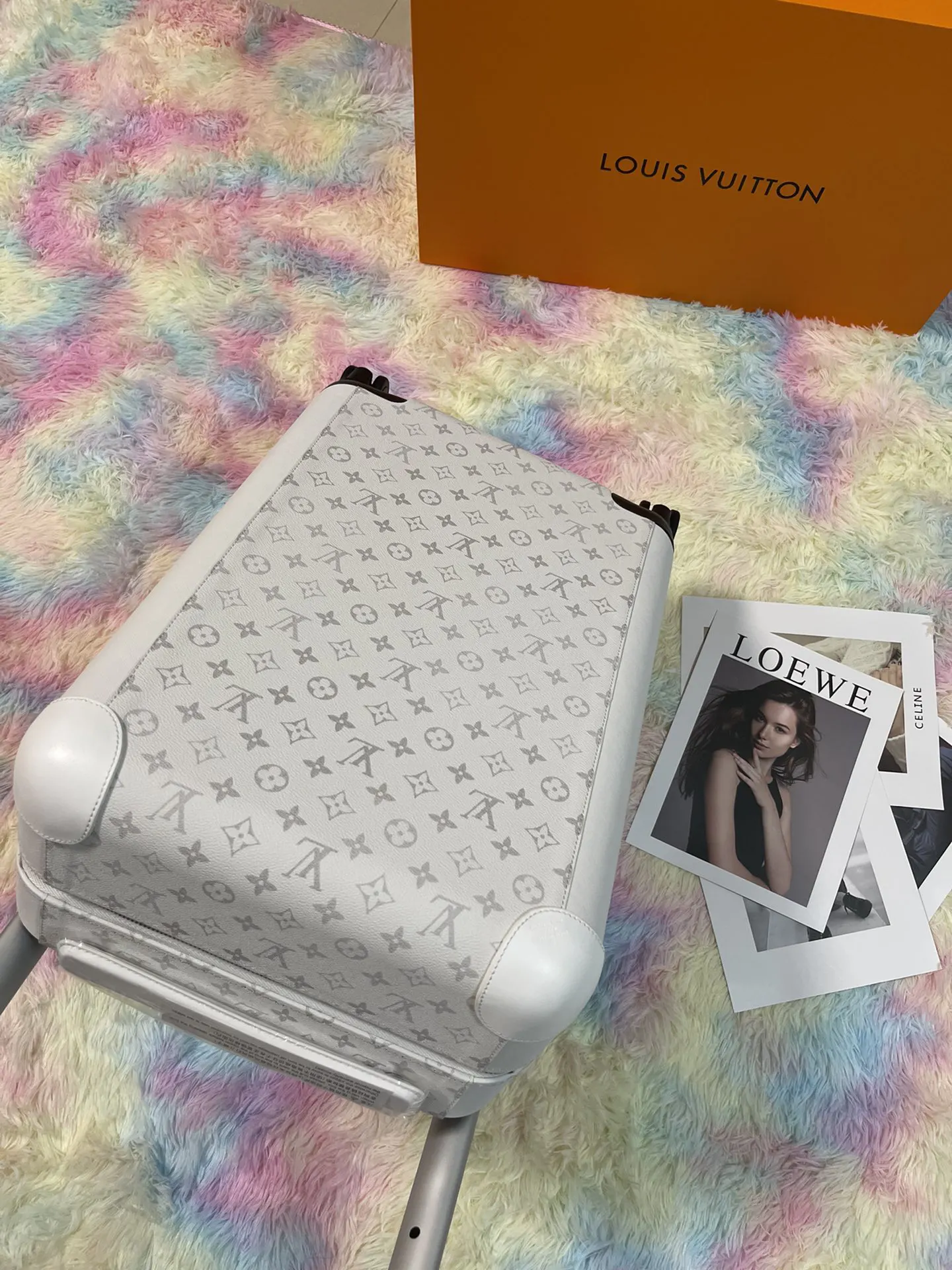 LV 銀色 帆布 工业設計行业翘楚 Marc Newson 为 行李箱 旅行拉杆款 輕便出行款
