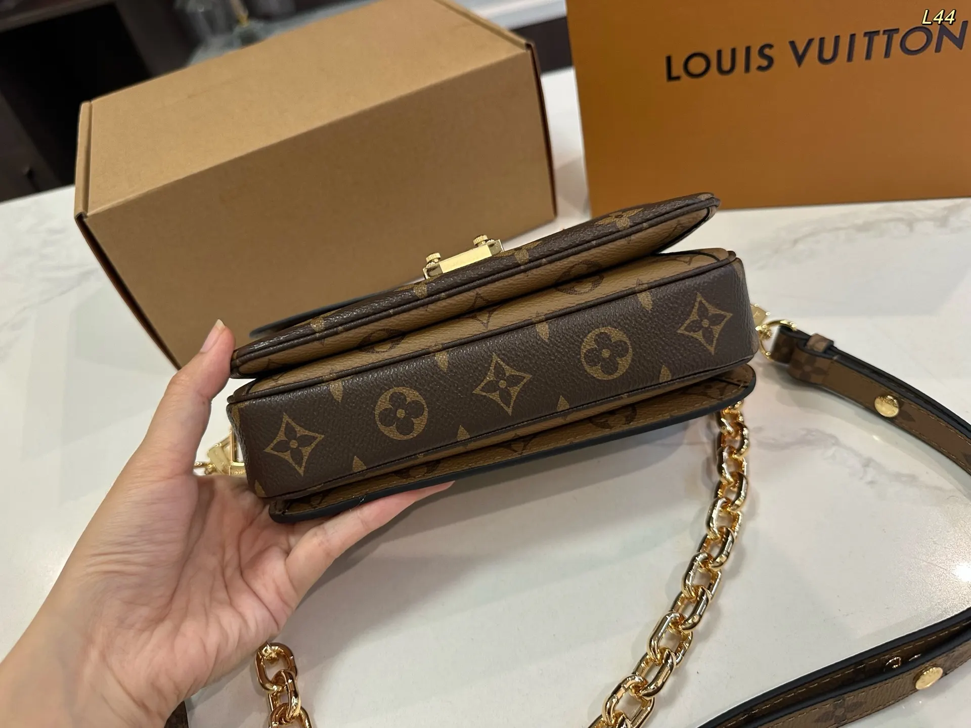 LV 小邮差包 更精致了有没有～ 斜挎包 轻便斜挎款