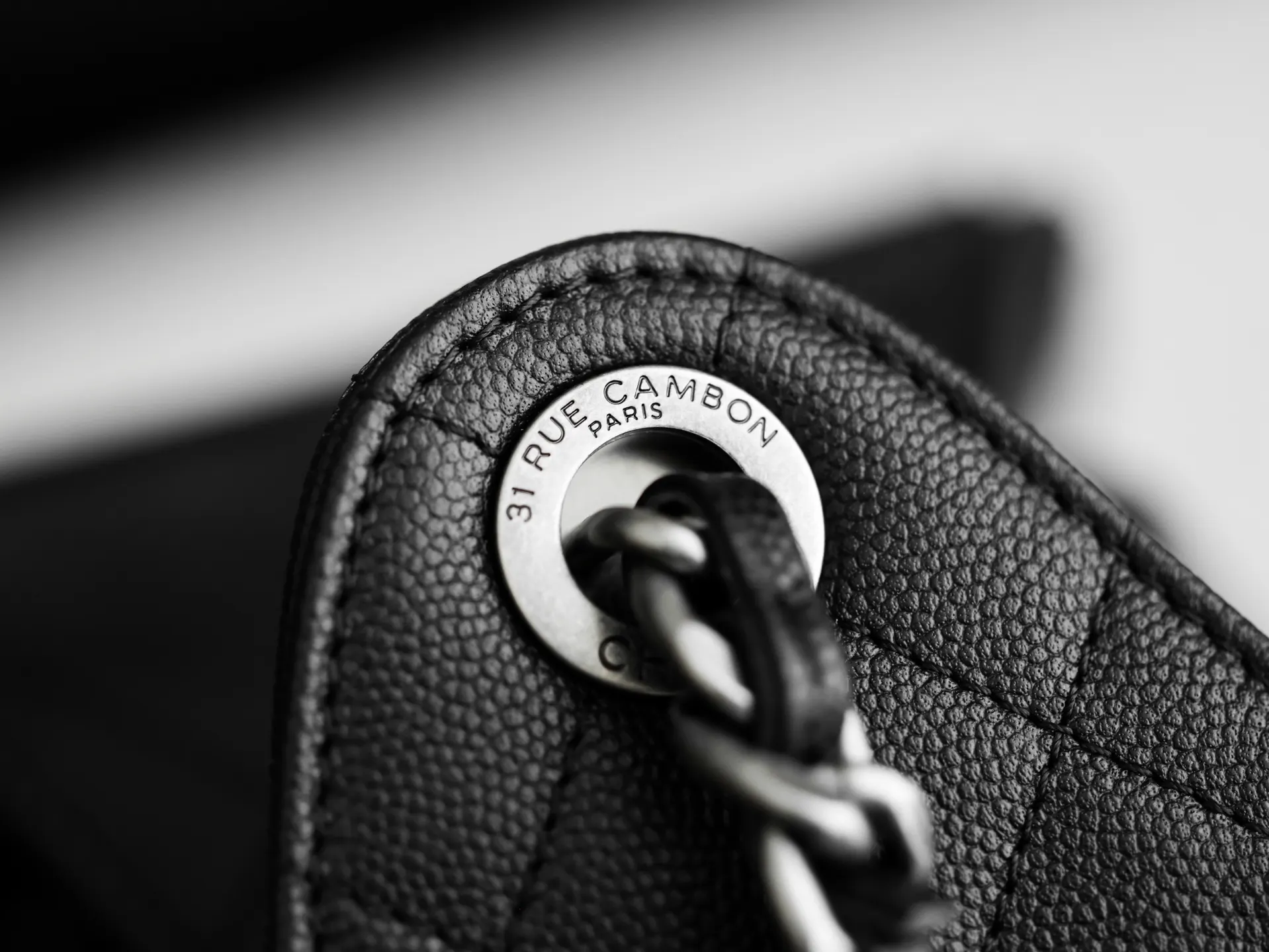 CHANEL 小牛皮 球纹銀扣 包身采用颗粒压花小牛皮 不仅質感高級 手提包 通勤手提款