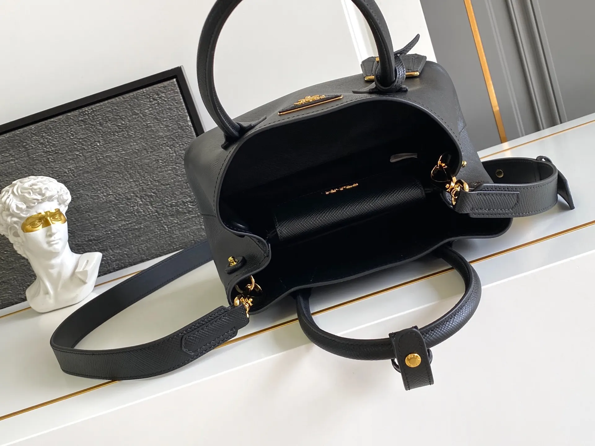 Prada Saffiano 1BG443 迷你 金色 皮革 手提包