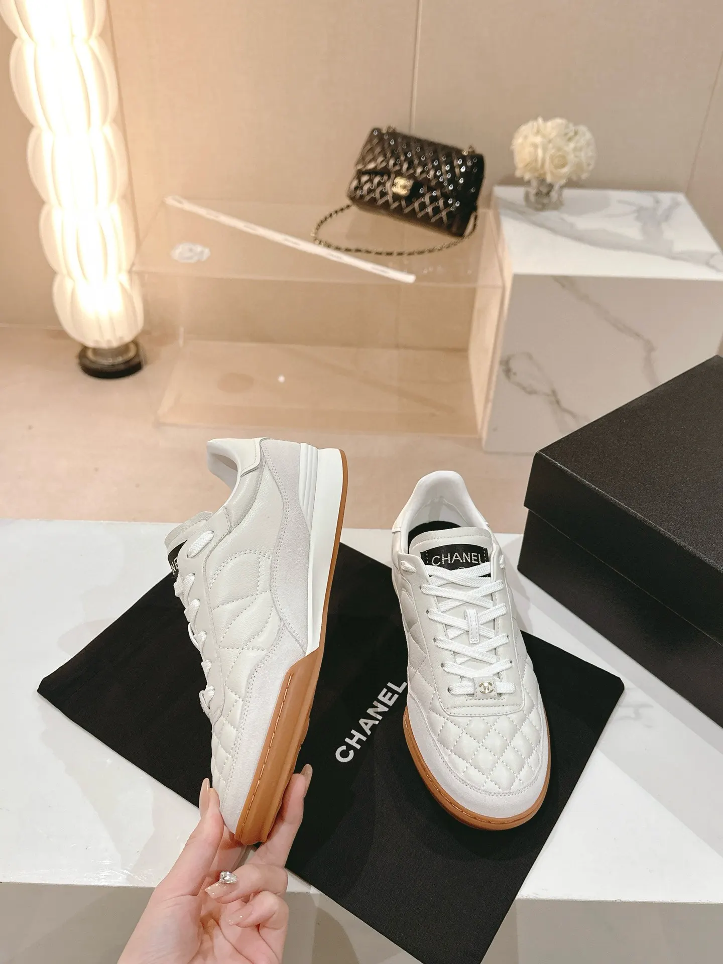 Chanel 白色羊皮低帮休闲鞋 简约运动