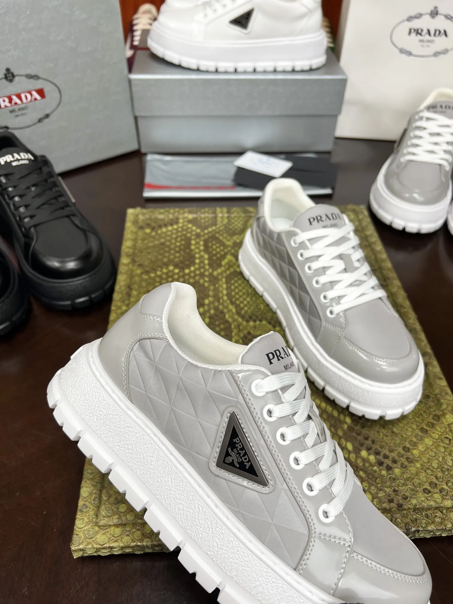 Prada 牛皮 休闲鞋 舒適