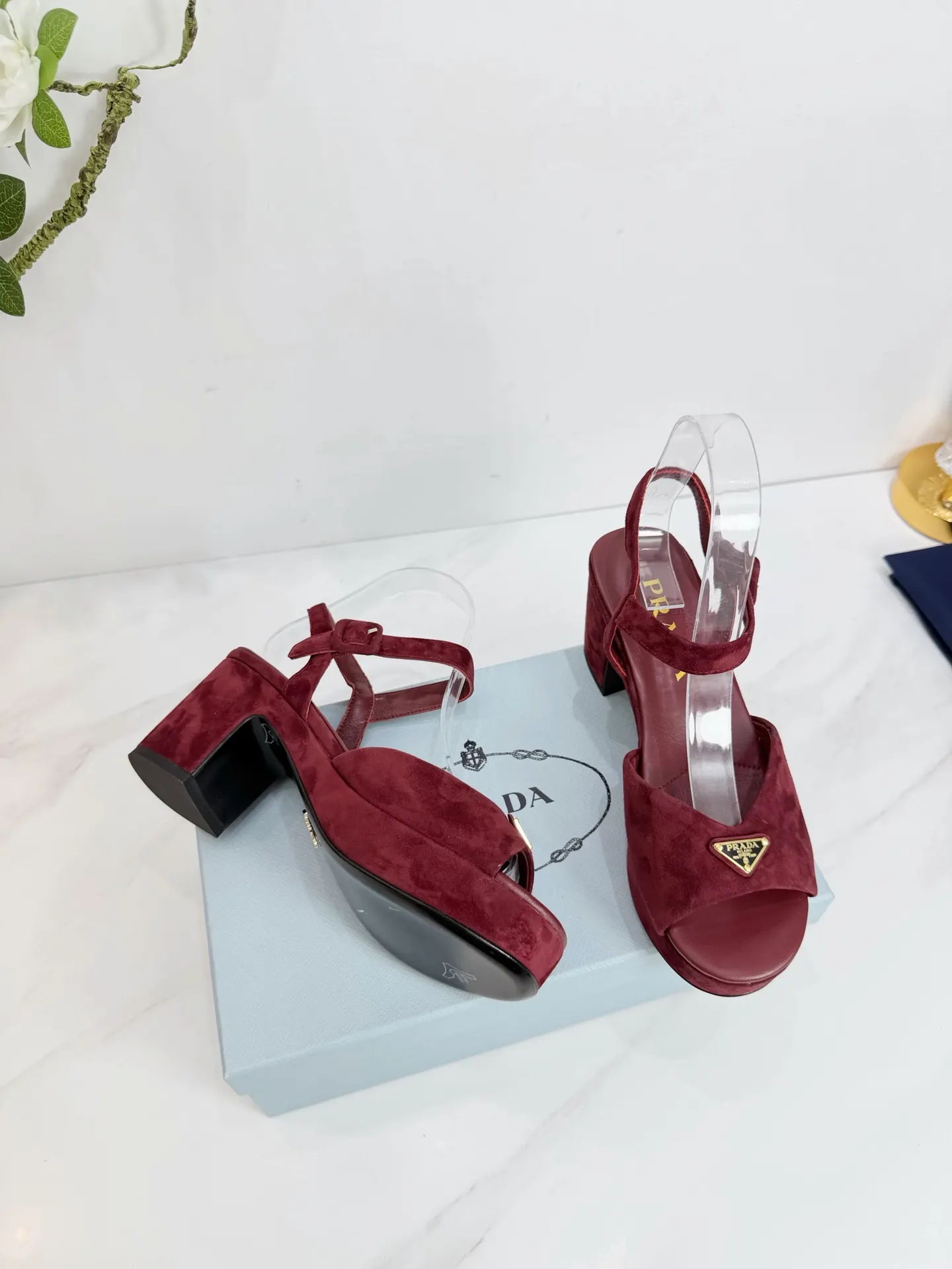 PRADA 羊皮 休闲鞋 舒适百搭款