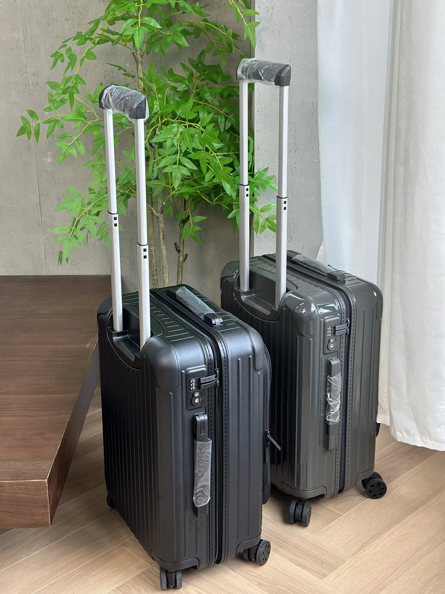 黑色 rimowa sleeve出 啦 商務的可以 收納包 旅行收納款