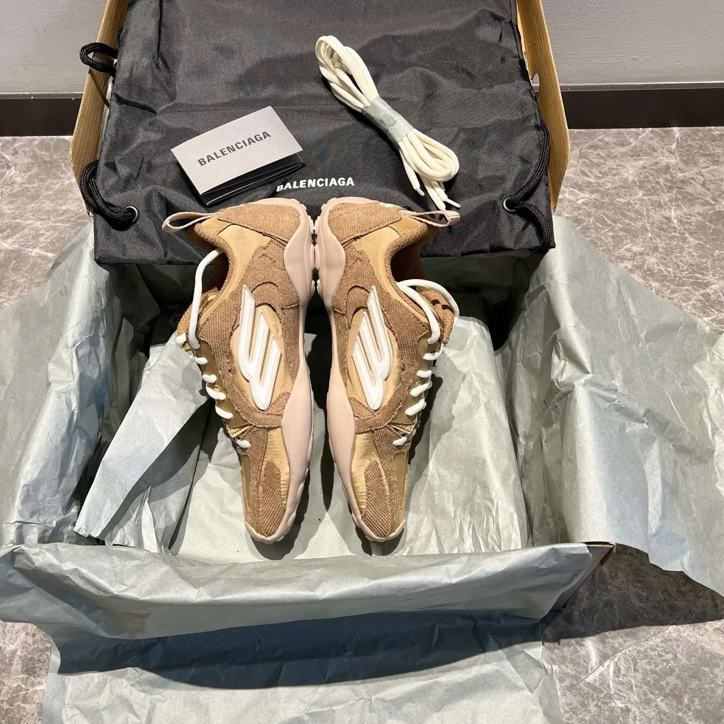 Balenciaga 單肩包 日常搭配