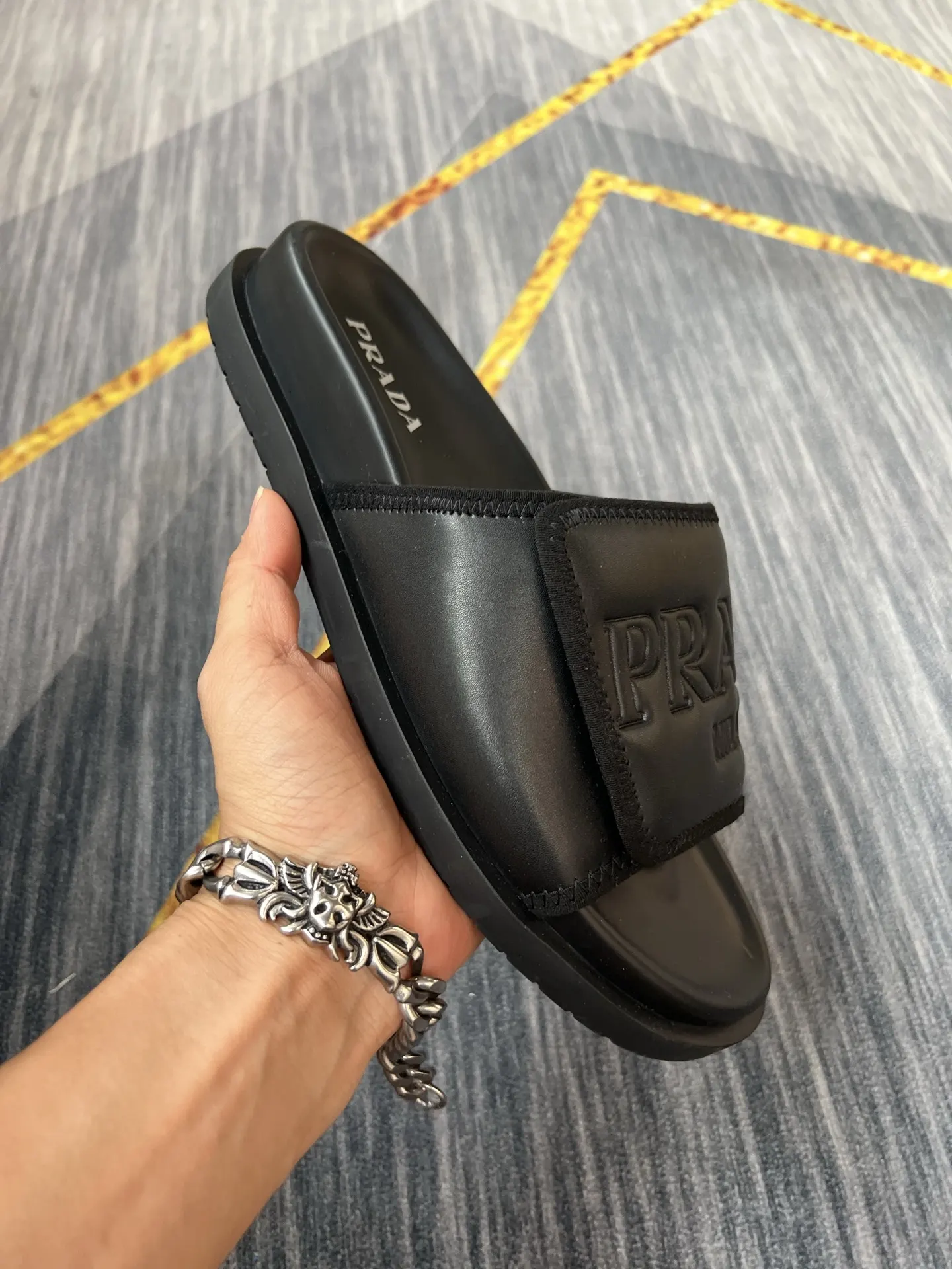 Prada 拖鞋 休闲凉拖