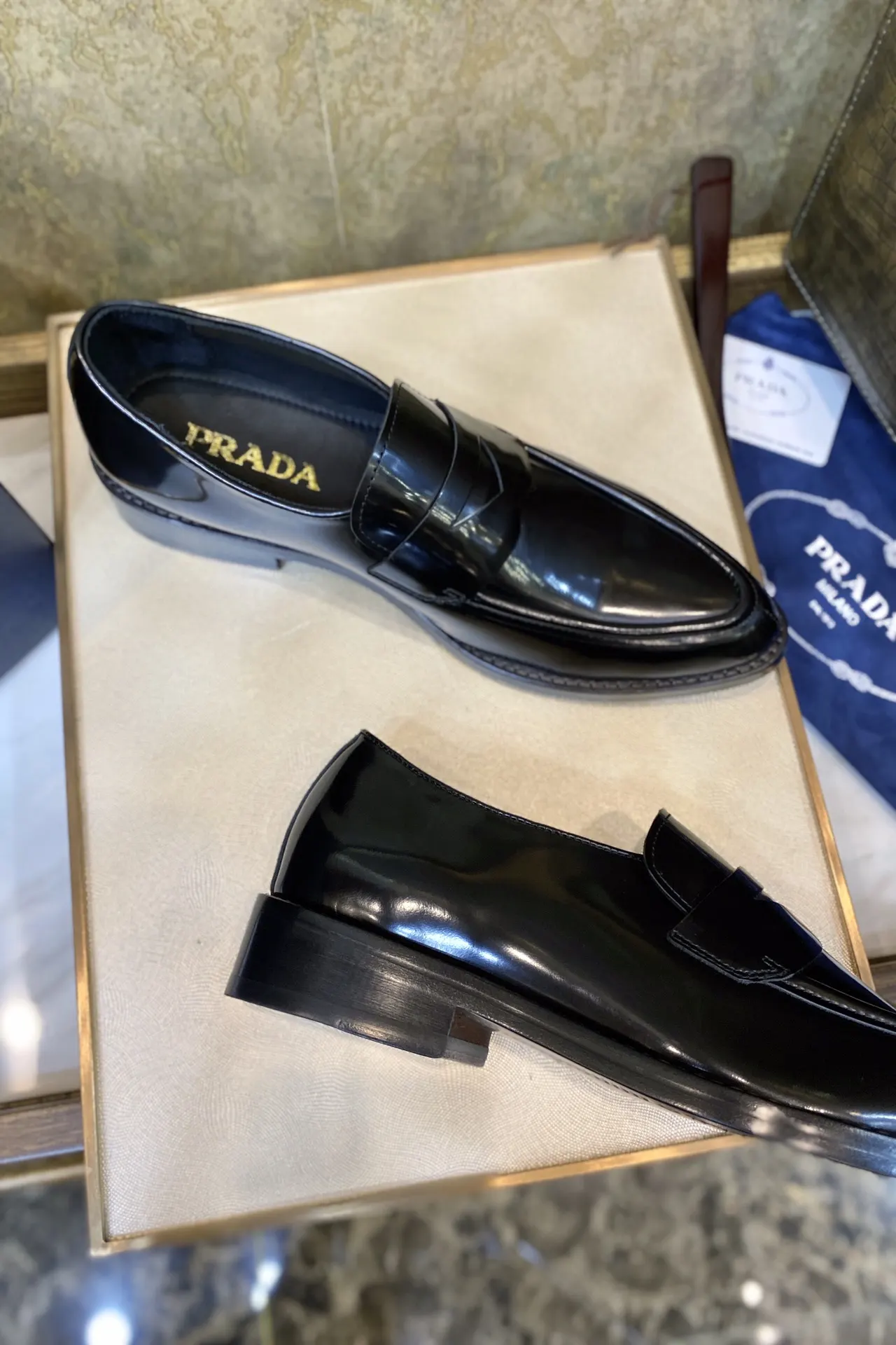 PRADA 牛皮 休闲鞋 舒适百搭款
