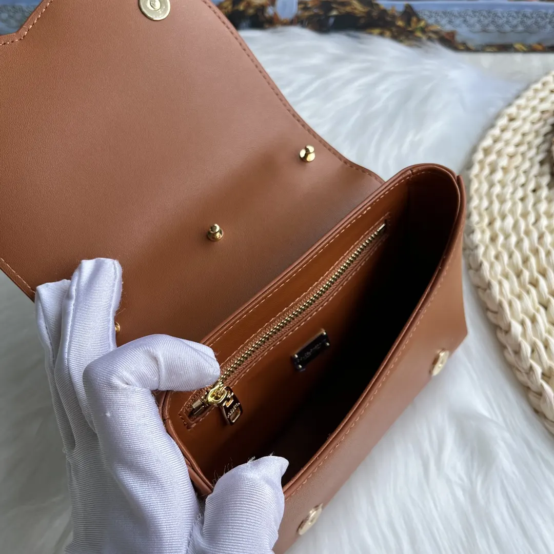 Crossbody Bag Lightweight Leather Image 9 Crossbody Bag Lightweight Leather Image 9