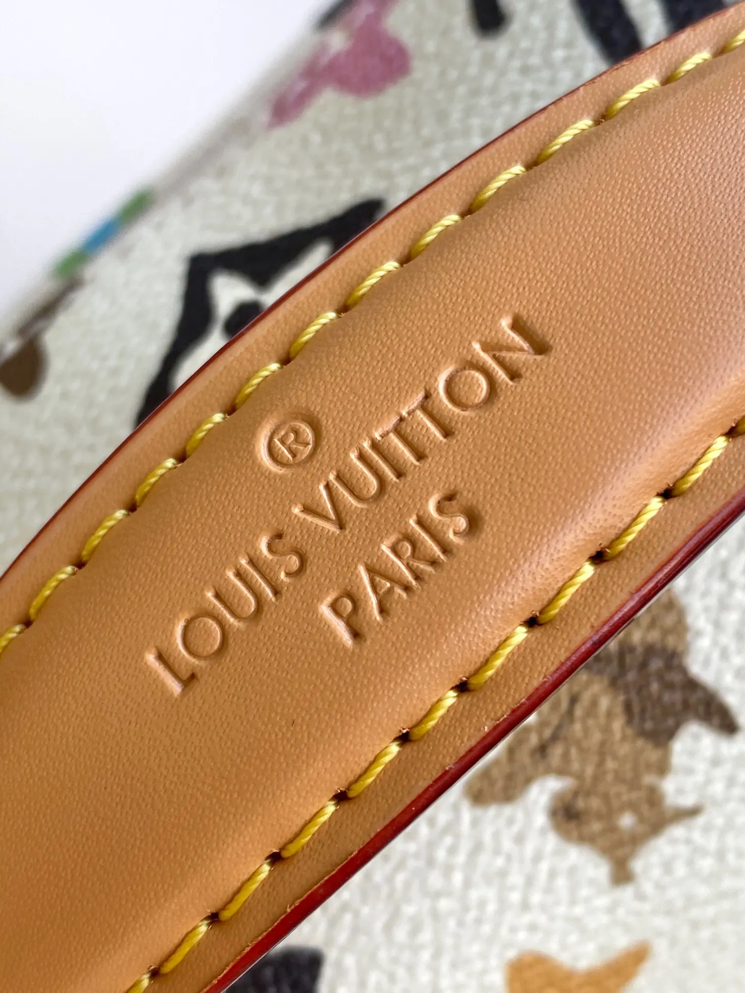 LV fanny pack, casual breast bag Image 8 LV fanny pack, casual breast bag Image 8
