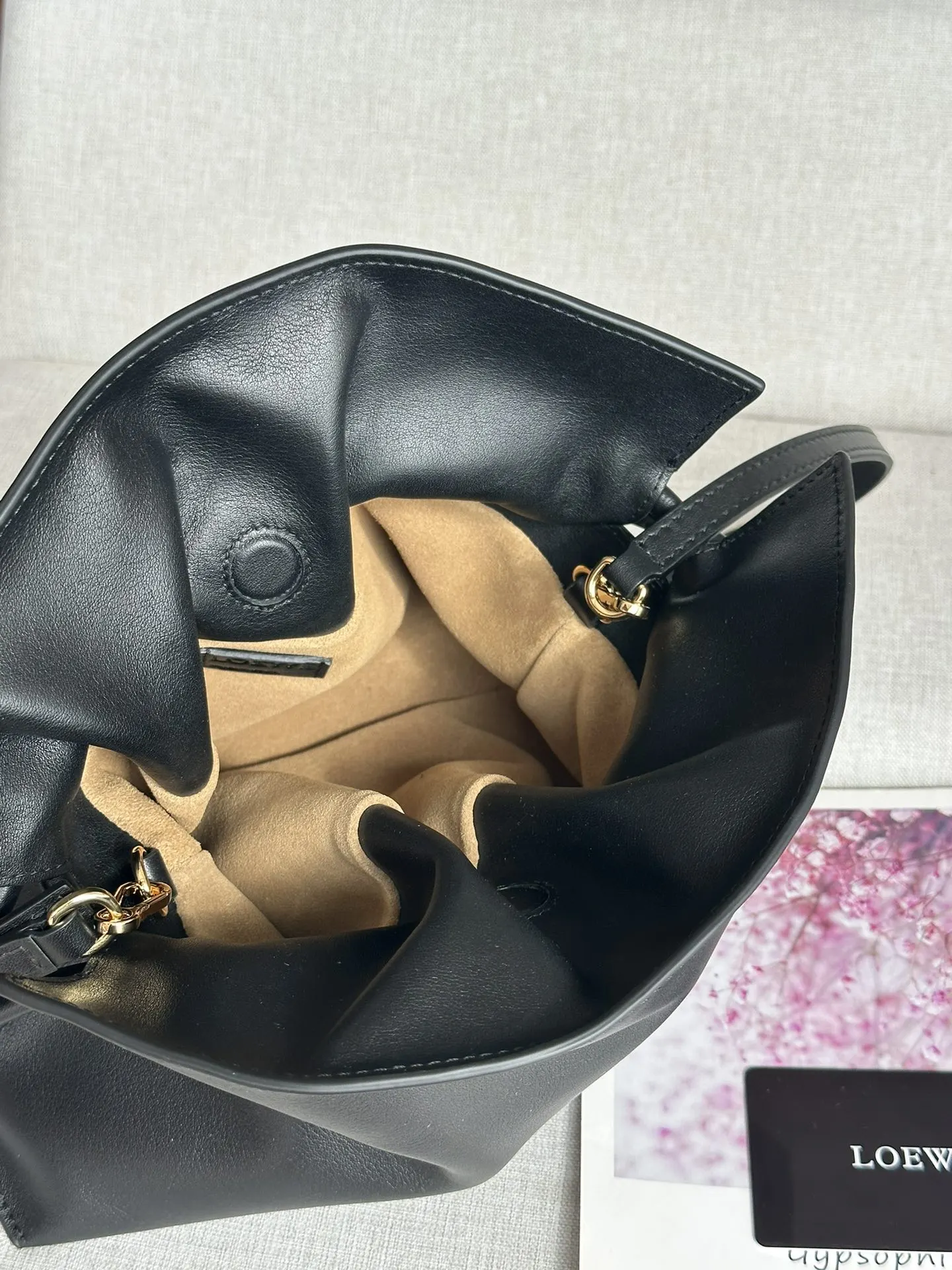Loewe 金色 牛皮 手拿包 精致手拿款