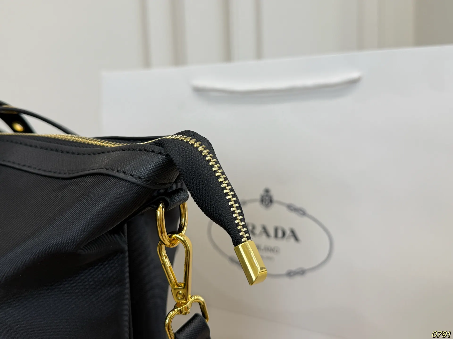 Prada 托特包 質感很高級 容量 大也很耐用 日 大容量托特款