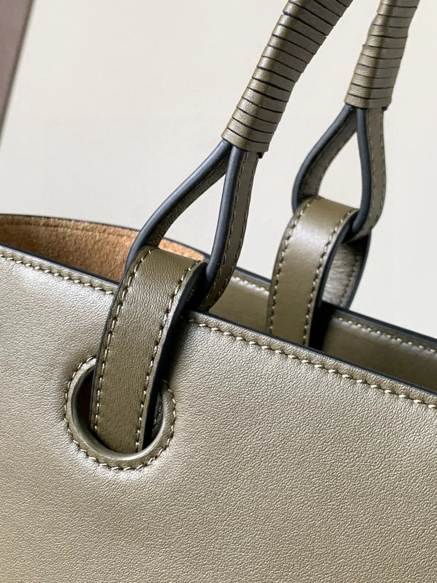 卡其 牛皮 中号牛皮革 Anagram Tote 手袋亚麻布拼接 托特包 大容量托特款