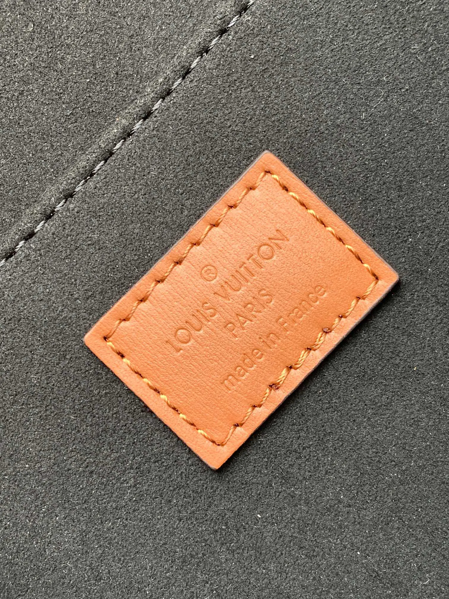 LV 帆布 将 Monogram 帆布与 Re 腋下包 复古腋下背款