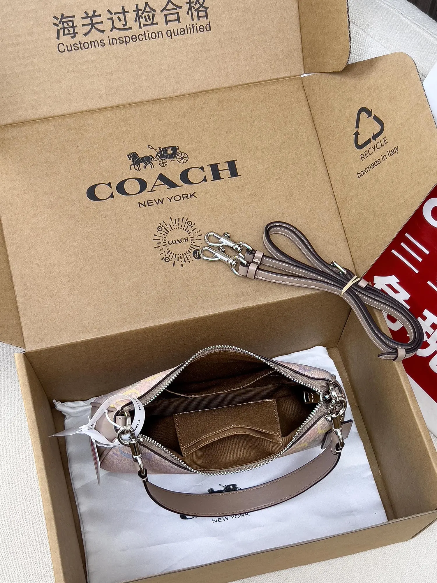 Coach 牛皮 图片 新色 Teri腋下麻将包 腋下包 復古腋下背款