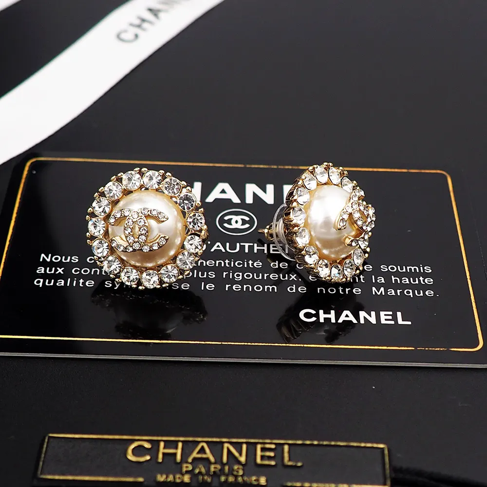 Chanel 珍珠 耳钉 小巧点缀 耳饰