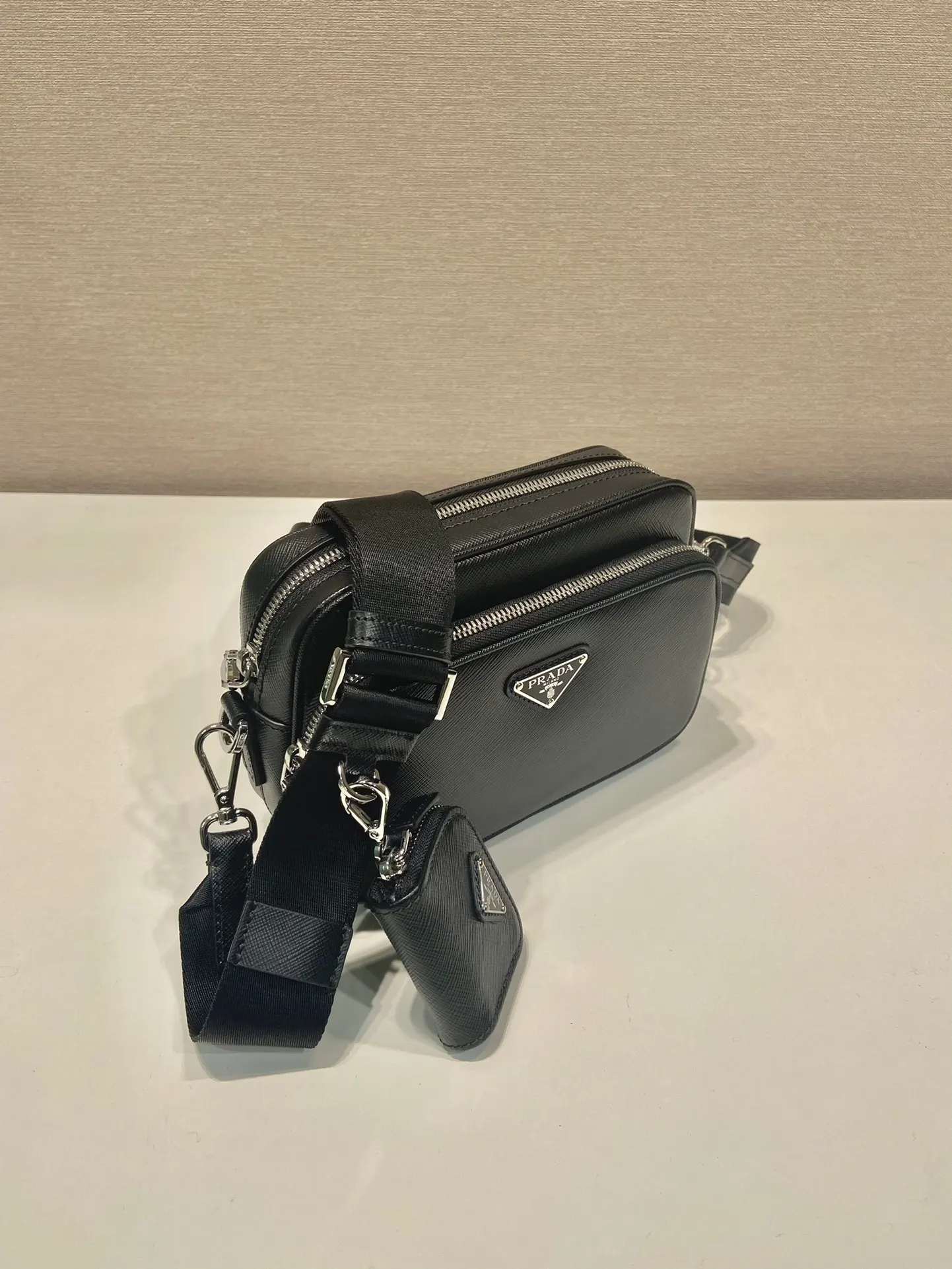 Prada Re-Nylon 2VH170 尼龙 Saffiano十字纹牛皮 三角标 单肩包