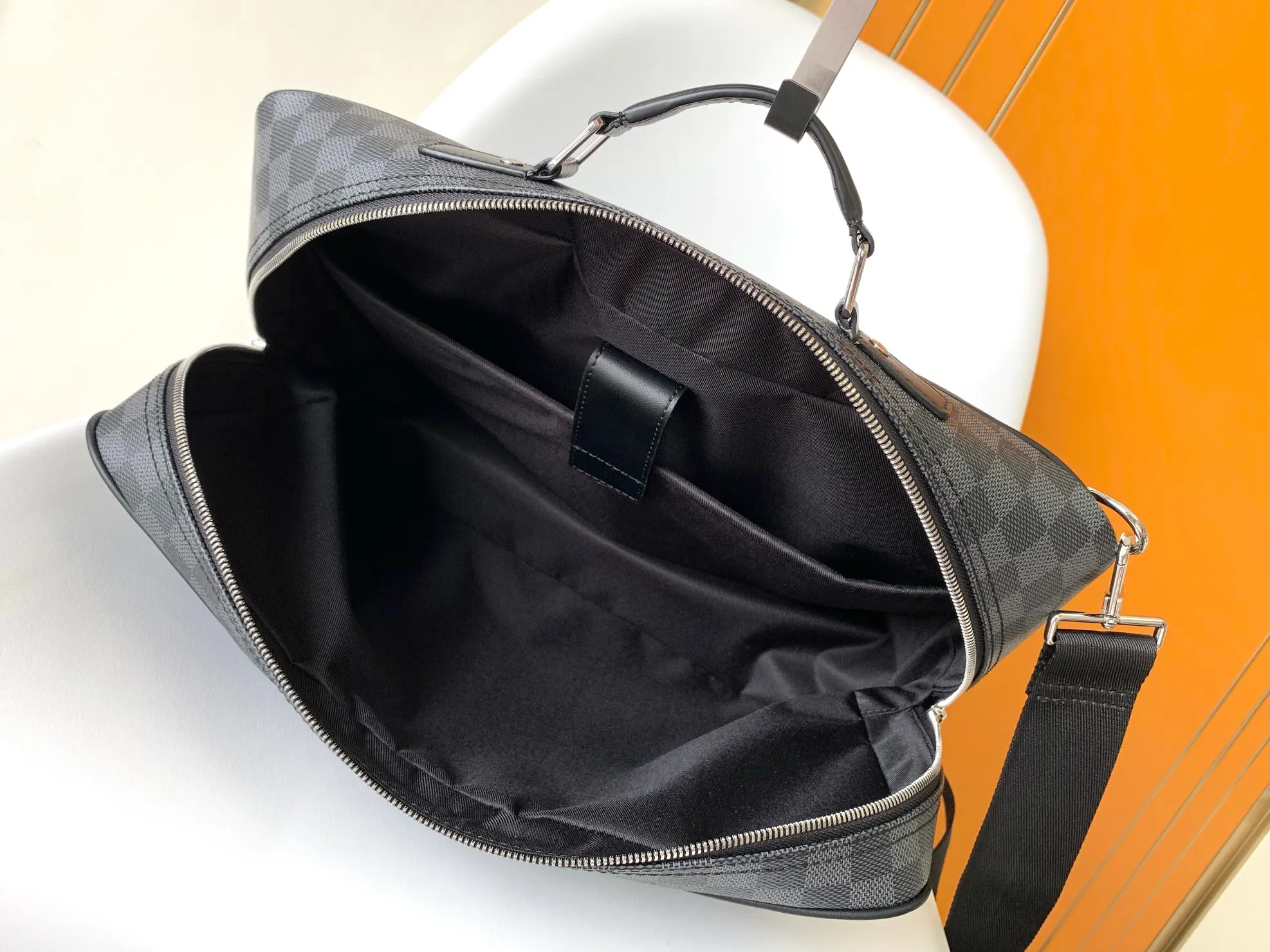 帆布 由坚韧 Damier Graphite 帆布制成 雙肩包 实用雙肩款