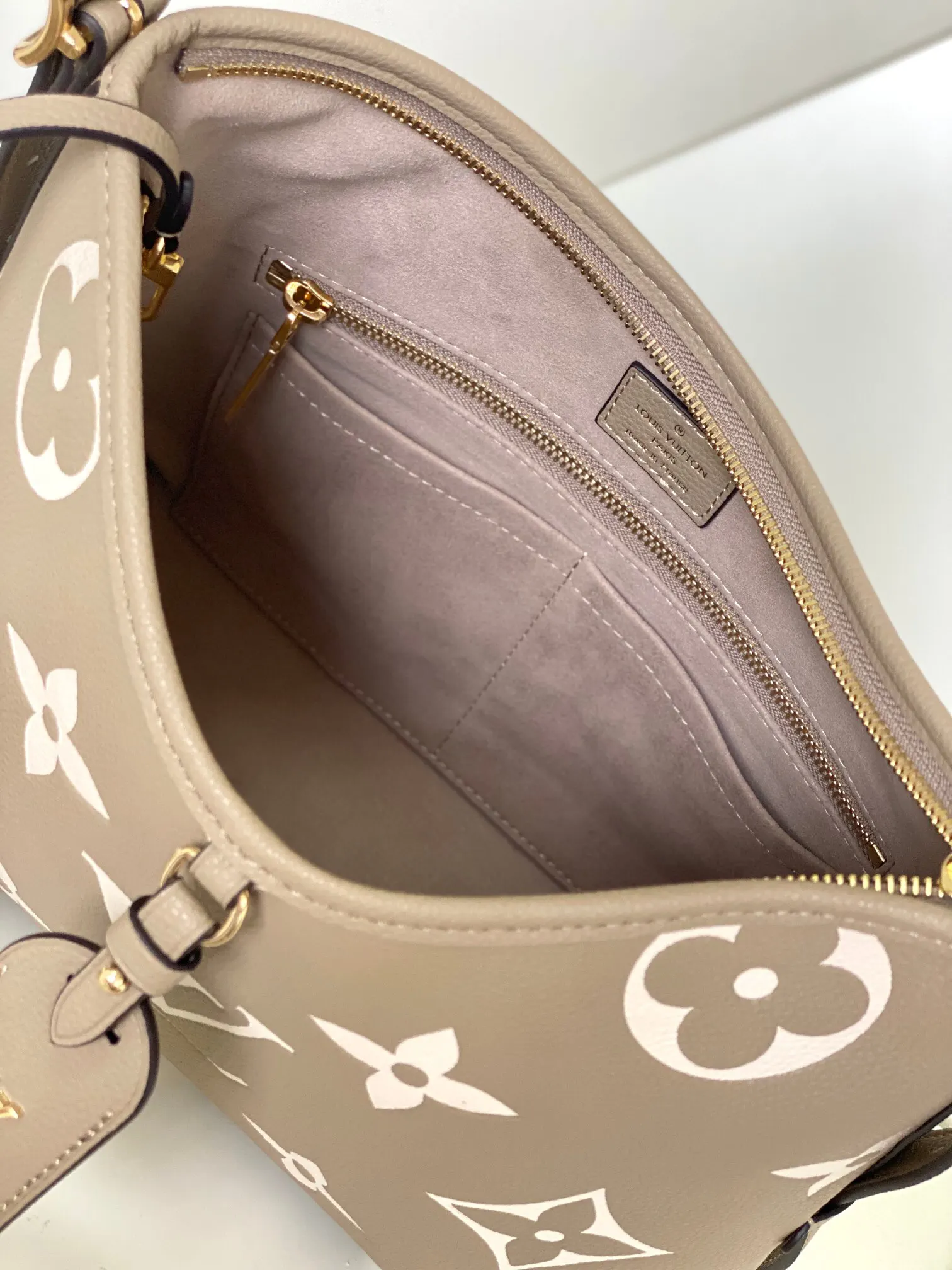 CarryAll 卡其 Mo手拿包 精致手拿款