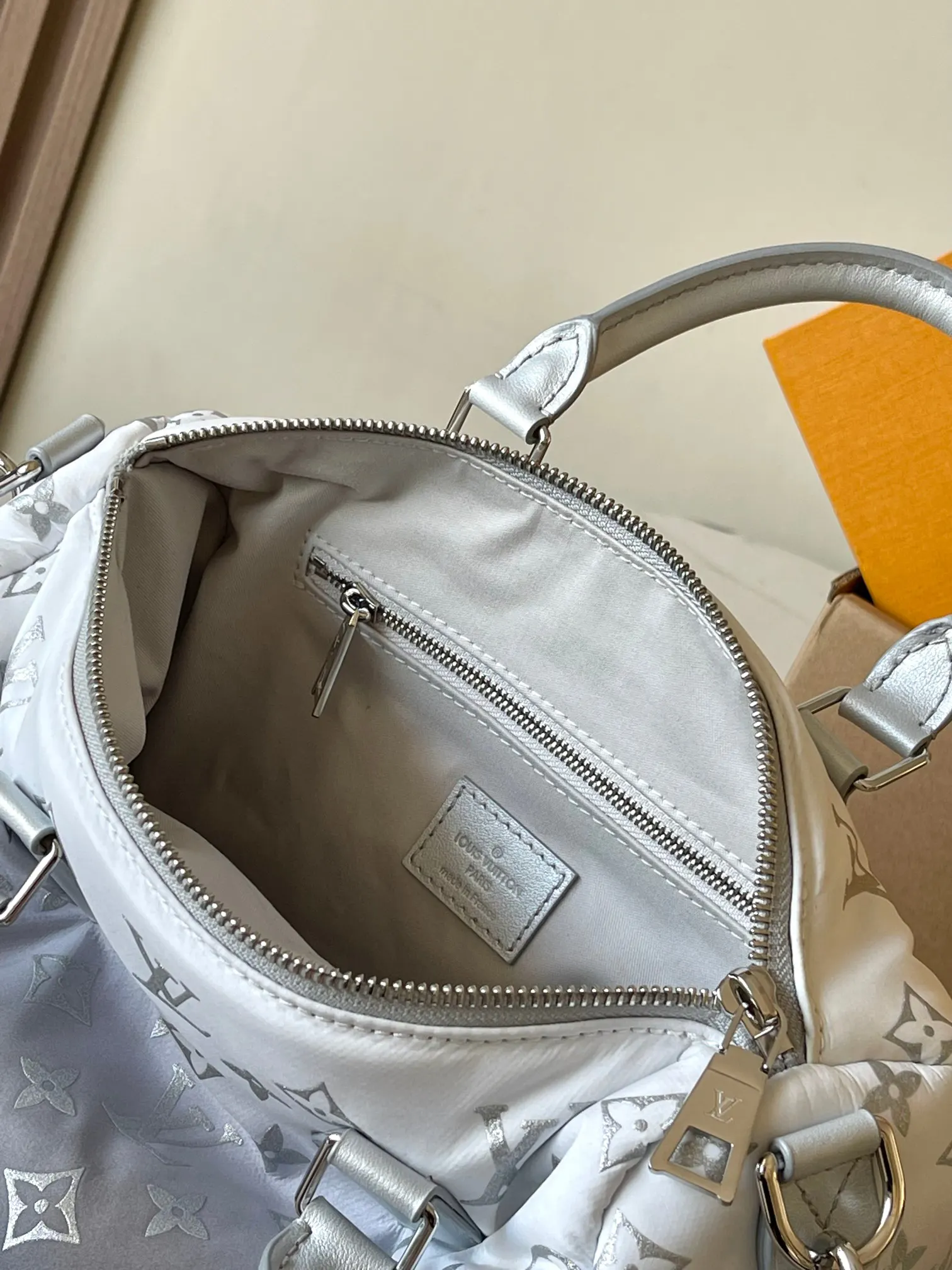 LV Speedy silver, handbag Image 8 LV Speedy silver, handbag Image 8
