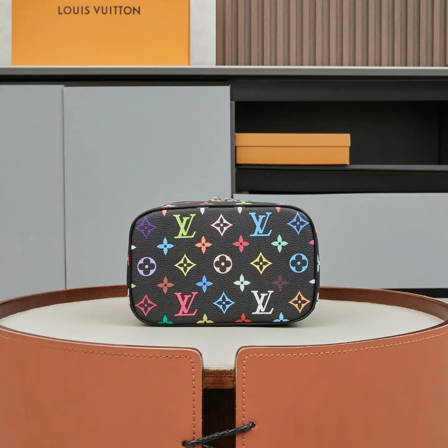 LV handbag Image 4 LV handbag Image 4
