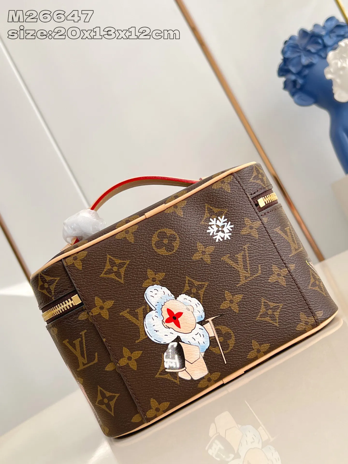 帆布 灵动印花描绘品牌吉祥物 Vivienne 的冬季假日 化妆包 便携收纳款