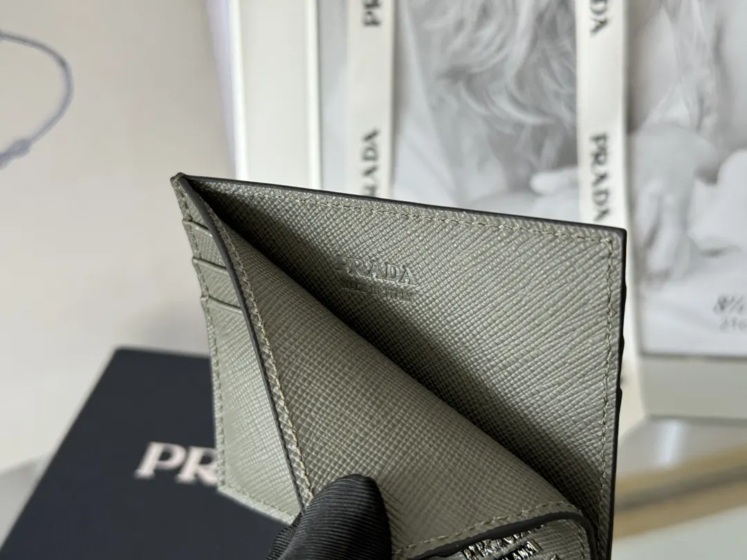 Prada Saffiano 2MC223 皮革 卡包