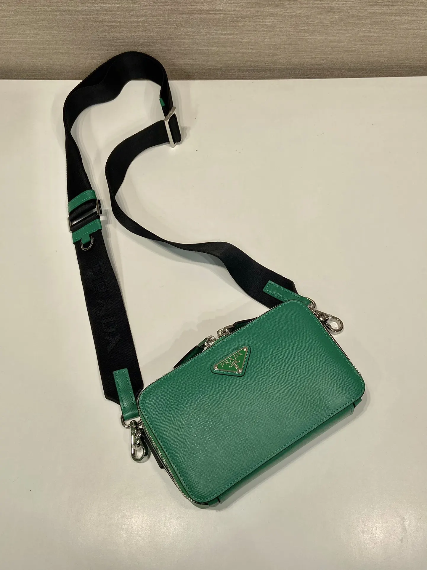 Saffiano 容量空间大 值得拥有 赶紧入手吧 长 高 斜挎包 轻便斜挎款