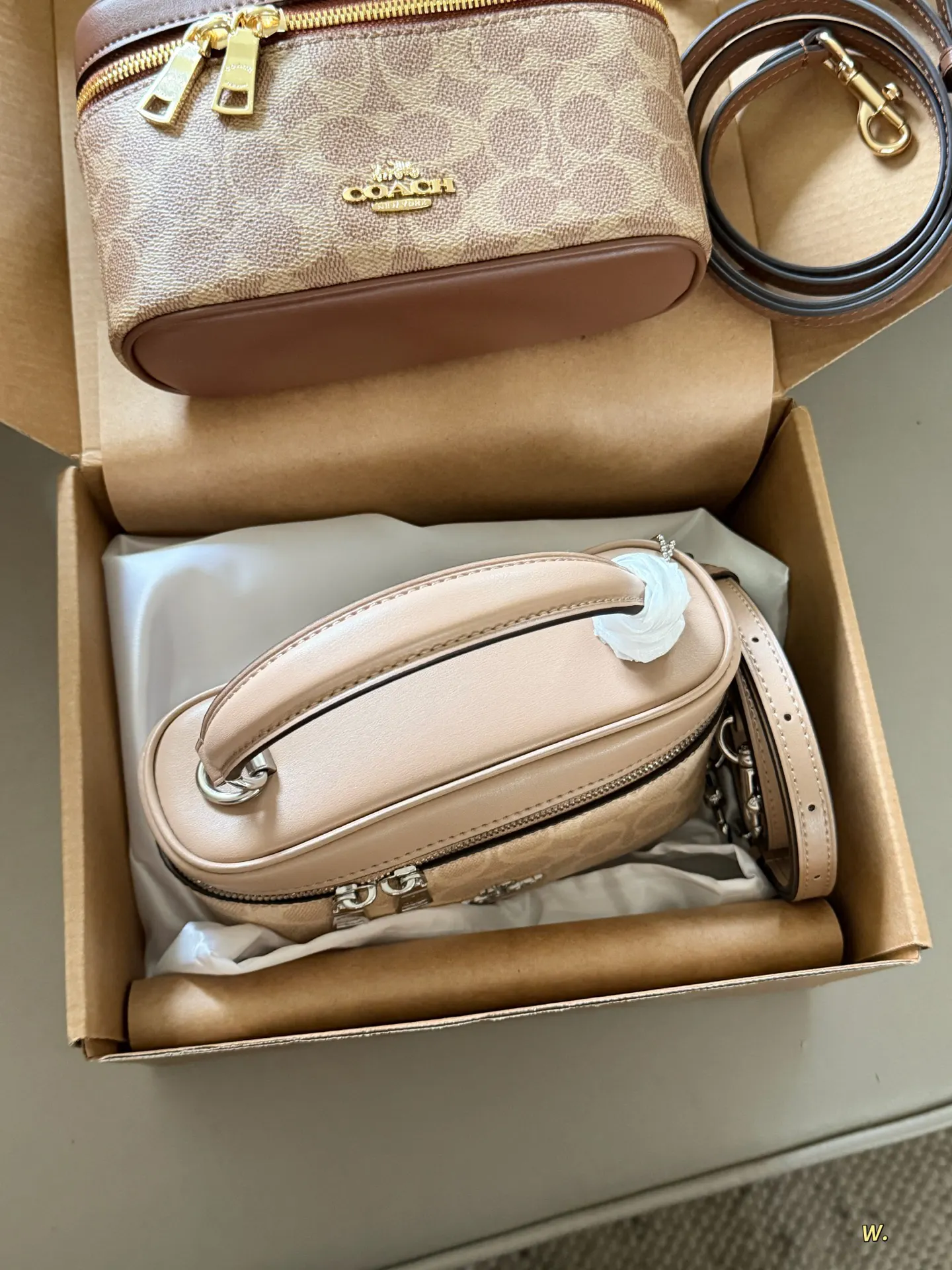 Coach 盒 五月 怎么会有 斜挎包 轻便斜挎款